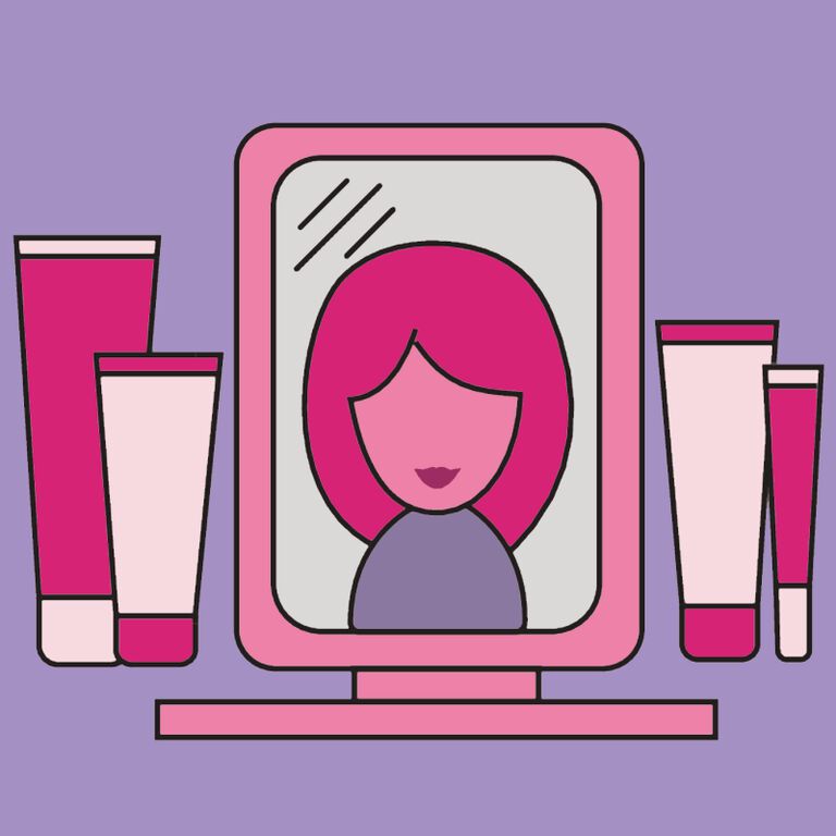 Productos de belleza y espejo con ilustraci&oacute;n de persona sobre fondo morado.